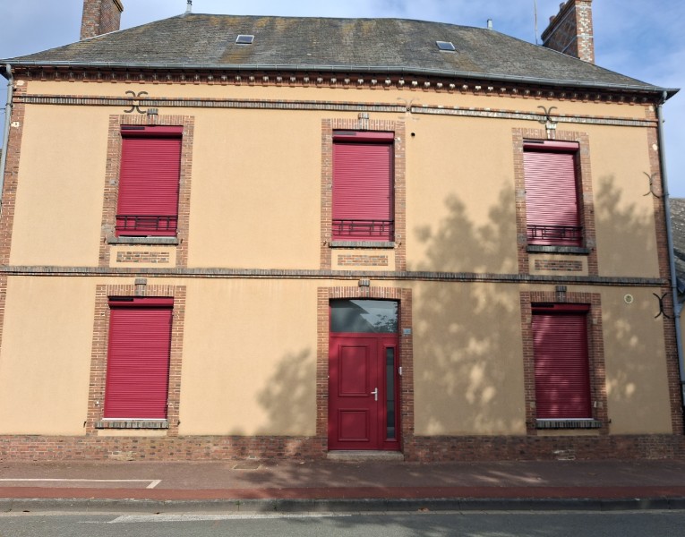 Pose de cinq volets roulants solaires sur-mesure à Verneuil d'Avre et d'Iton