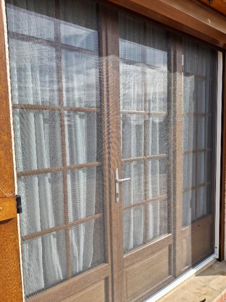 Protégez votre intérieur  : découvrez notre moustiquaire motorisée !