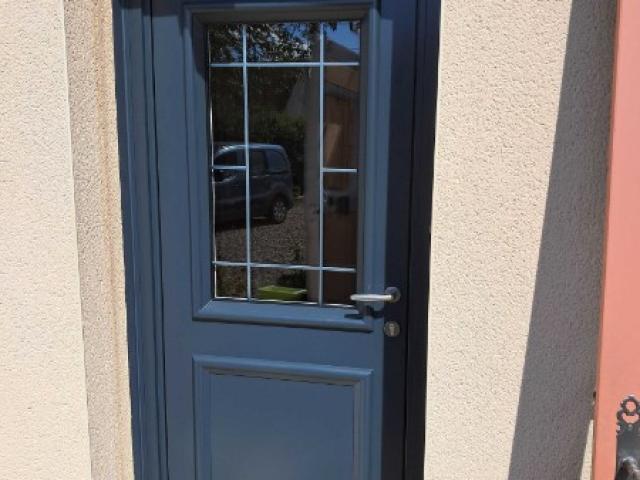 Fourniture et pose d’une porte d'entrée en ALU à Morvilliers (28 340) 