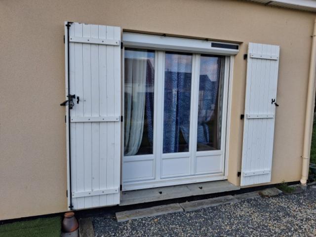 Installation de volets roulants à énergie solaire à Verneuil (27130)