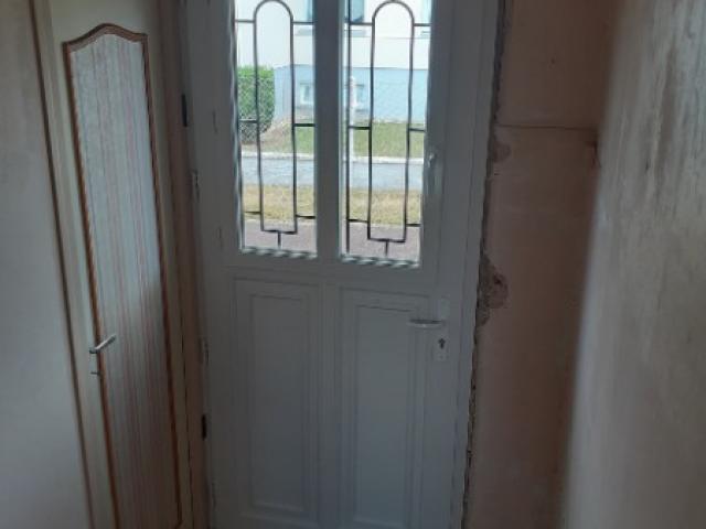 Fourniture et pose d’une porte d’entrée PVC à VERNEUIL D’AVRE ET D’ITON (27130)