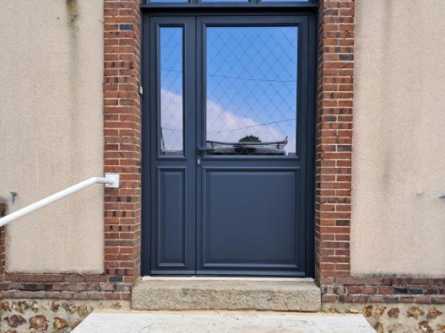 Fourniture et pose d’une porte d’entrée en ALU à BEAUCHE (28270)