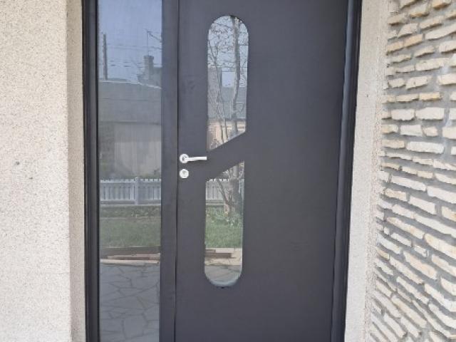 Réalisation à Breteuil suri ton : Élégance et Sécurité avec une Entrée sur Mesure