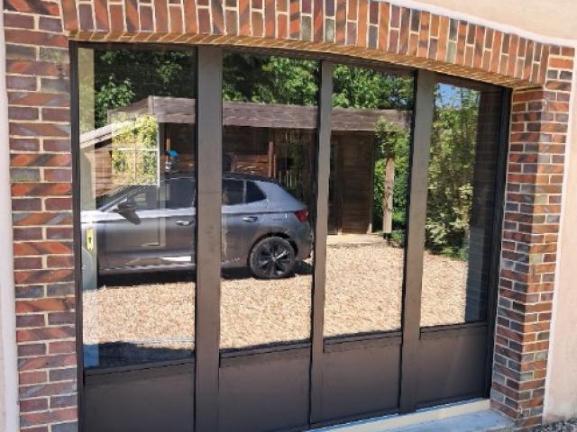 Ensemble porte-fenêtre en aluminium sur mesure posé dans l'Orne
