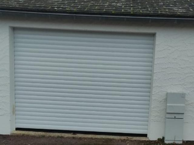 Pose d'une porte de garage à enroulement à Verneuil d'Avre et d'Iton