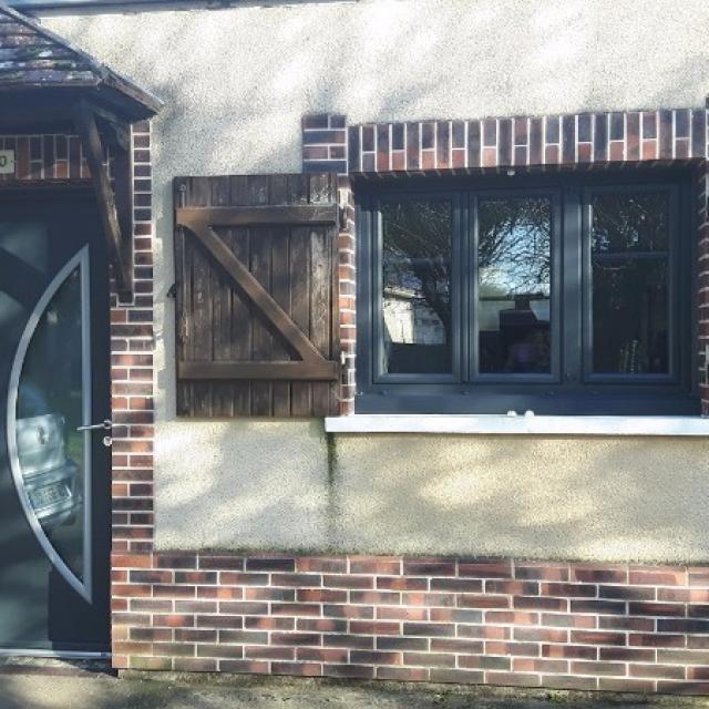 Fenêtre PVC gris anthracite à BRETEUIL SUR ITON, EURE (27 160)