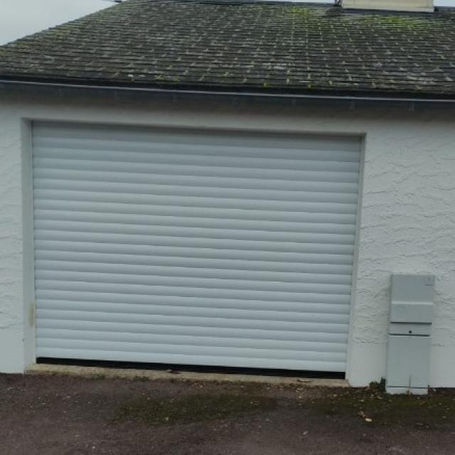 Pose d'une porte de garage à enroulement à Verneuil d'Avre et d'Iton