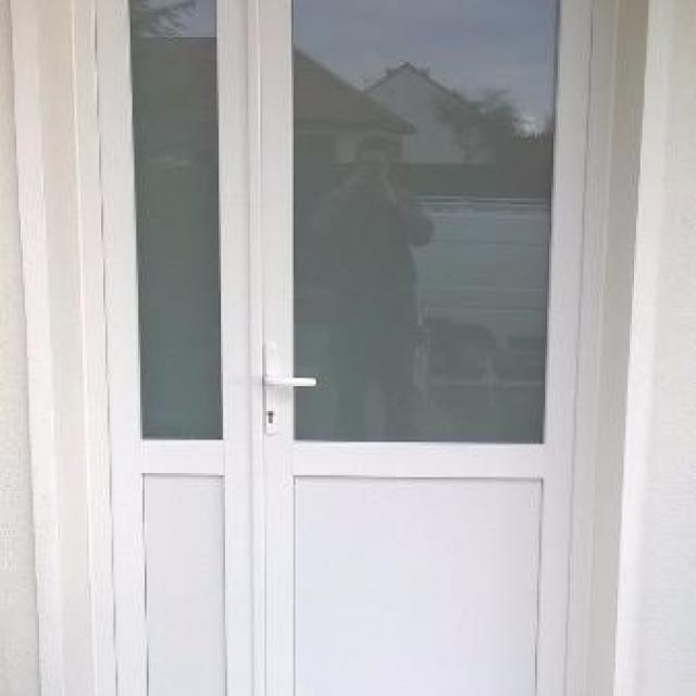 Porte d'entrée PVC blanc