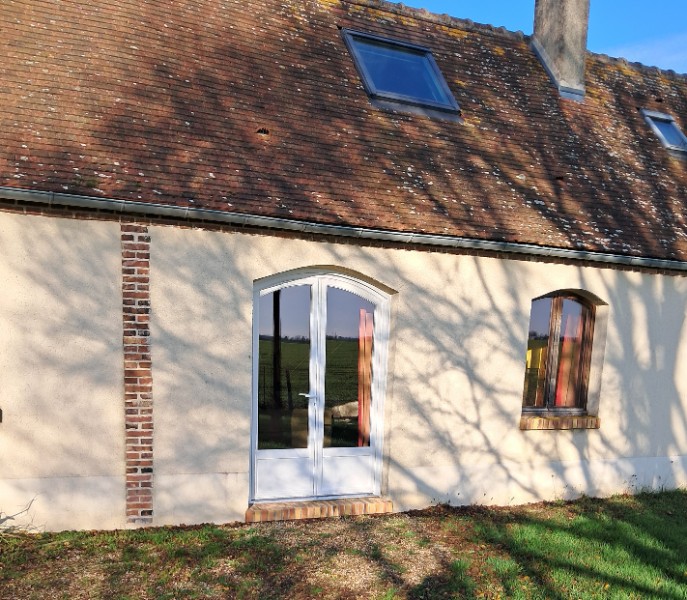 Portes fenêtres cintrées posées à Rueil-la-Gadelière