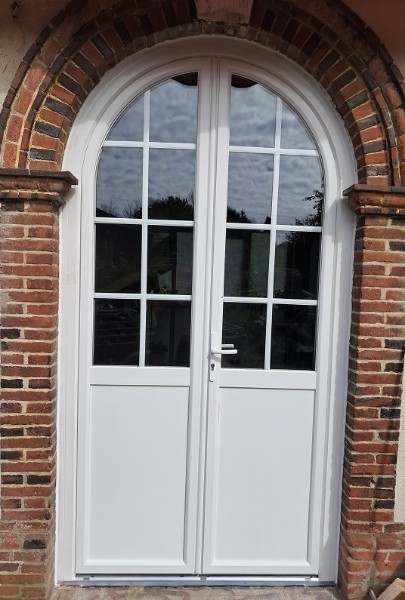 Installation d'une porte-balcon cintrée à Bois Arnault (27250)