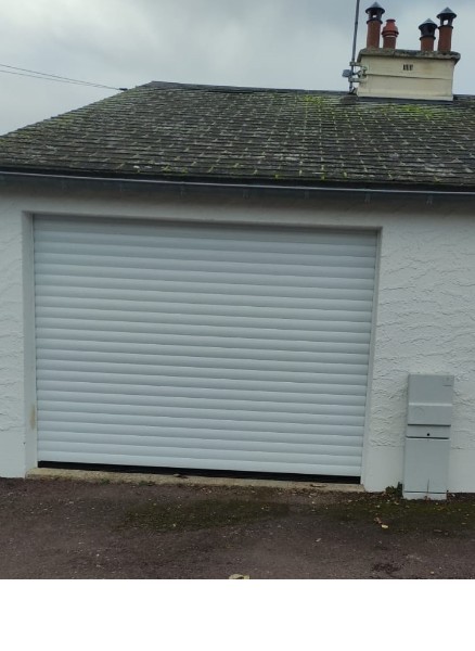 Pose d'une porte de garage à enroulement à Verneuil d'Avre et d'Iton Pose d'une porte de garage à enroulement à Verneuil d'Avre et d'Iton